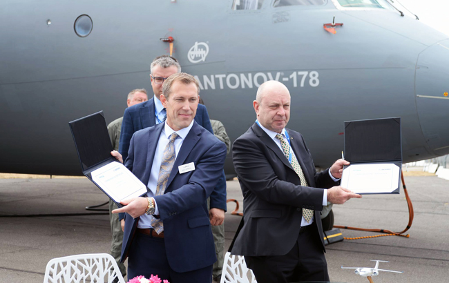 Український літак АН-178 здійснив демонстративний політ під Лондоном